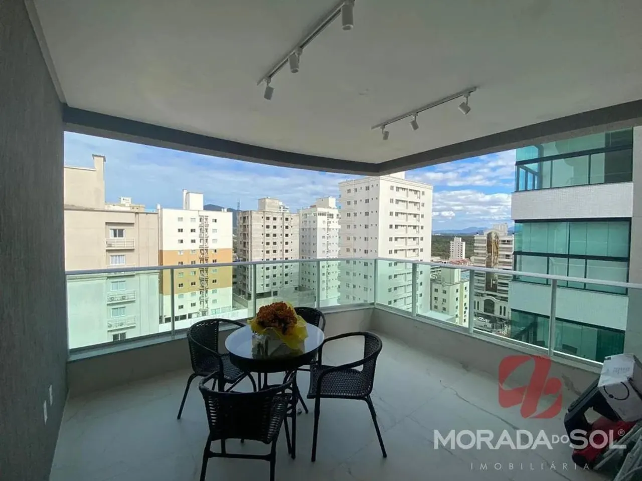 Apartamento em Meia Praia - Itapema