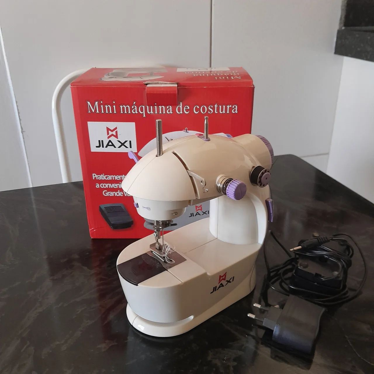 Mini Máquina de Costura JIAXI.