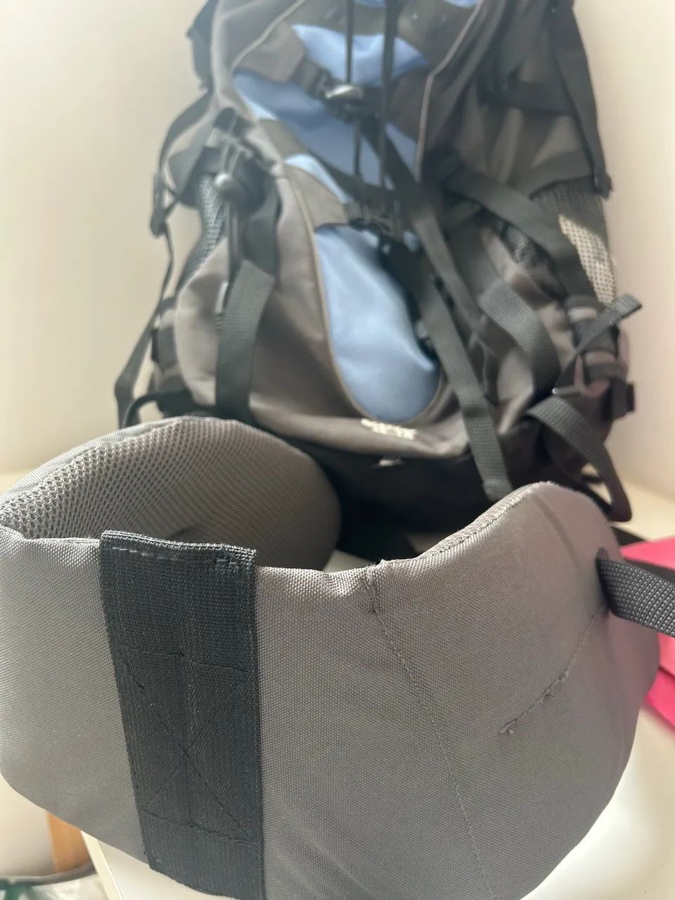 Mochila Camping/ Alpinismo/ Trilha e Viagem + travesseiro inflável  - Foto 2