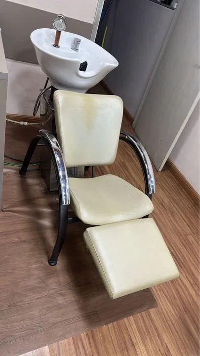 Lavatório vandevelde cor pérola com apoio para as pernas 