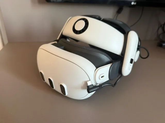 Meta Quest 3 512GB em excelente estado + BoboVR S3 Pro + Case