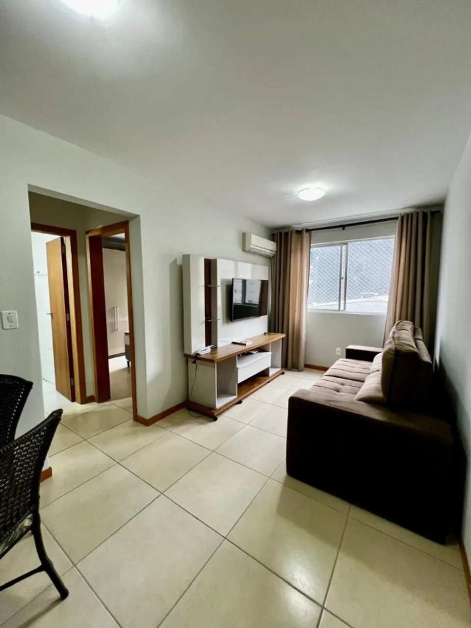 Locação Anual - Apartamento mobiliado com 1 dormitório e 1 vaga - Balneário Camboriú