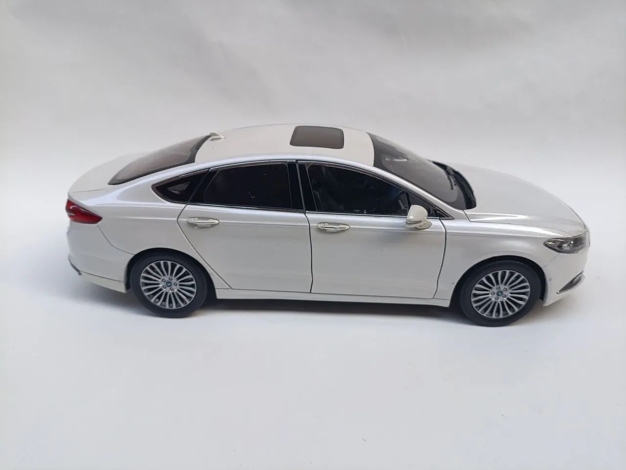 Miniatura Ford fusion Titanium 2017 1:18 - Foto 3