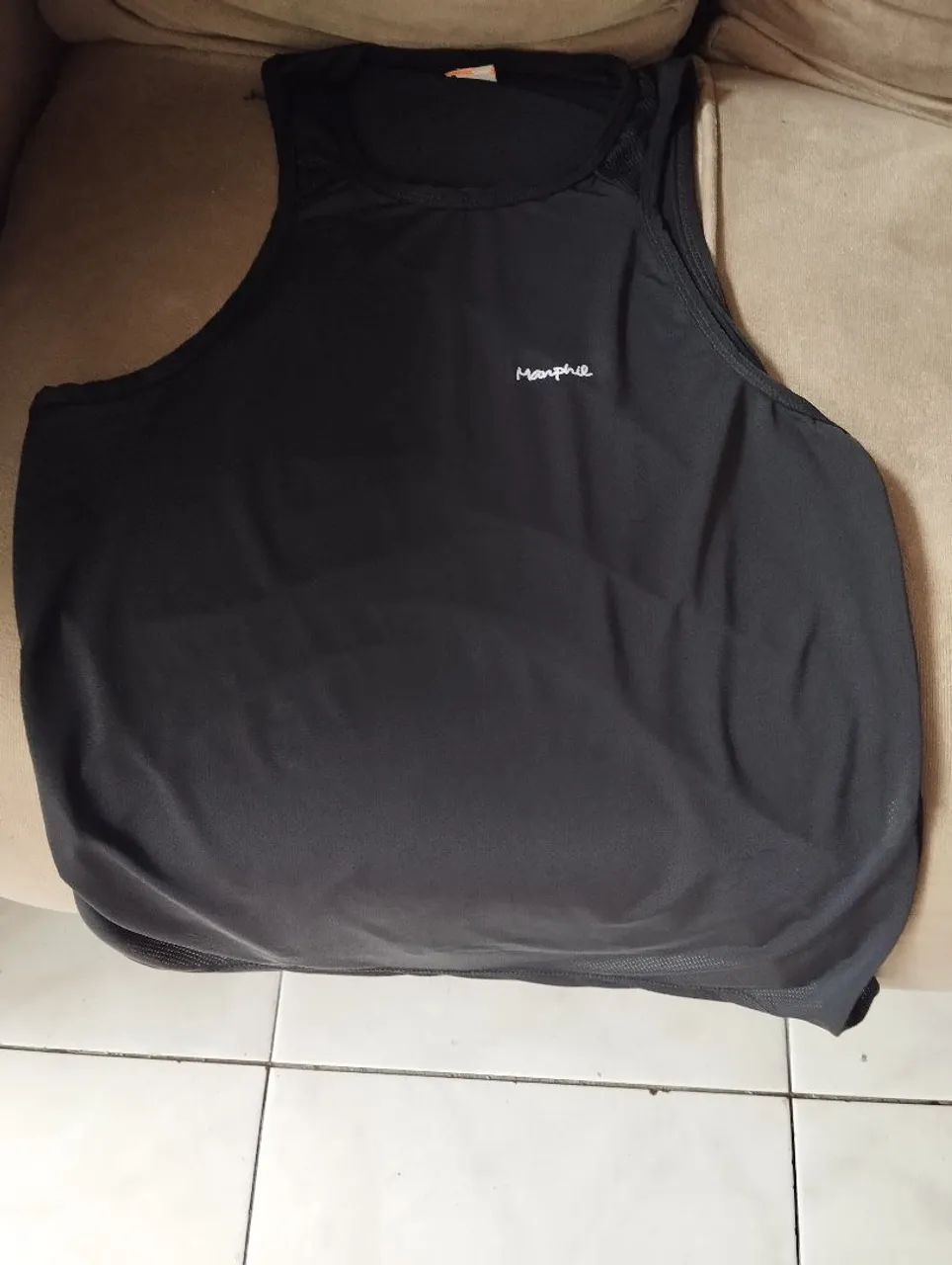 BLUSA DE ACADEMIA MANPHIL, TAMANHO M NOVA