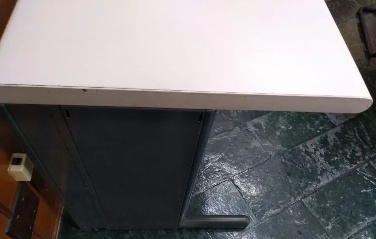 Mesa Escritório com base em Metal e Laminado Arvoplac -  1,20 x 60 x 72 - Foto 4