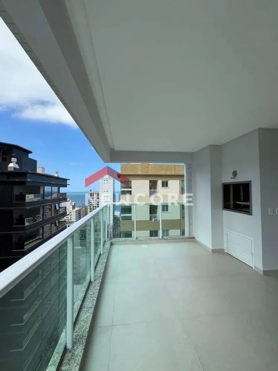 Apartamento em Rua 256 - Meia Praia - Itapema/SC