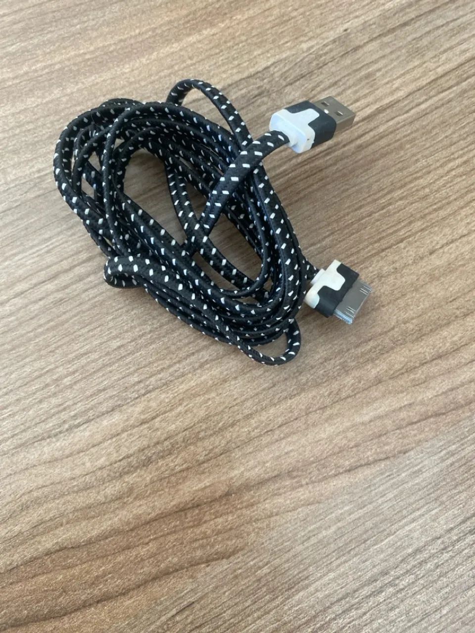 Cabo reforçado para ipad