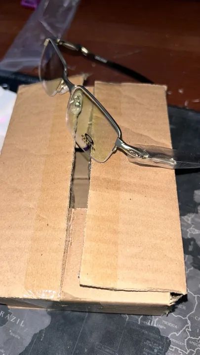 Óculos Oakley de vilão com mola