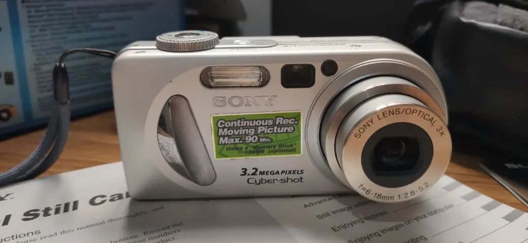 Câmera Digital Sony Cyber-Shot DSC-P8 Câmeras e Filmadoras