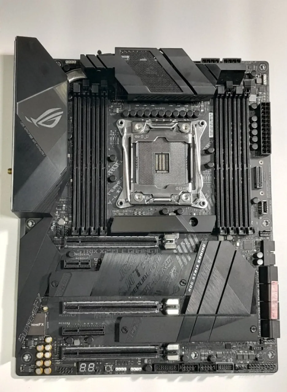 Placa-mãe ASUS ROG STRIX X299-E 
