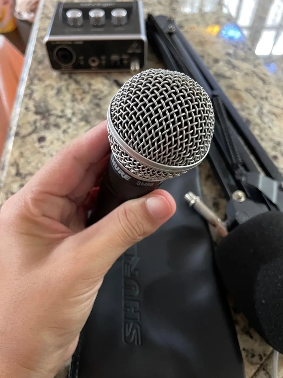 Microfone SHURE + Interface de áudio Behringer  - Foto 3