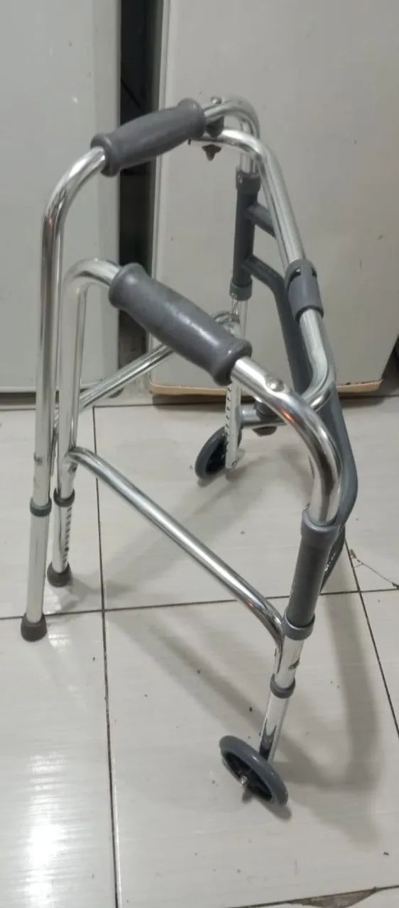 Andador com rodas  - Foto 2