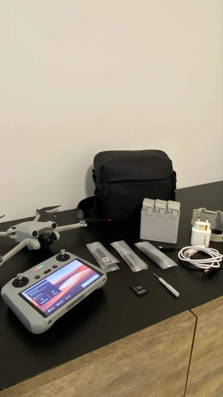 Dji mini 3 pro RC + baterias fly more (o mais completo)