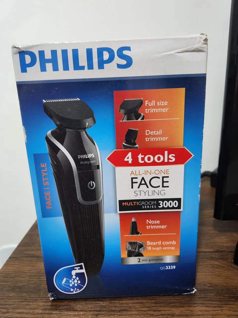 Barbeador elétrico Philips Multigroom Series 3000 - aparador de pelos - com caixa