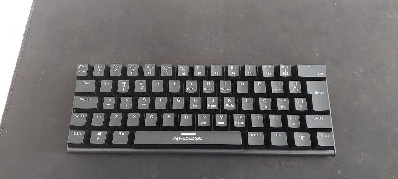 Teclado Mecânico Neologic Dark 60% para Gamer