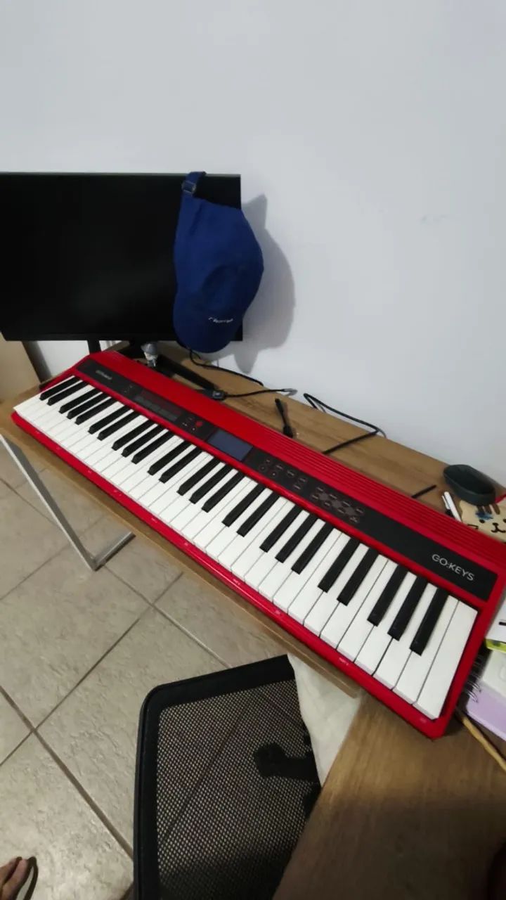 Teclado Roland Go Keys + Pedal de sustain + Suporte + Capa nova