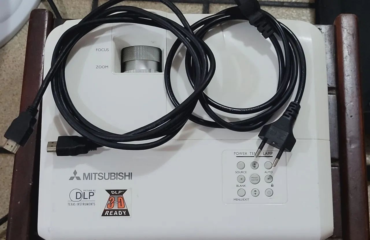 PROJETOR MULTIMÍDIA XGA MITSUBISHI EX240 PROFISSIONAL COM HDMI! - Foto 2