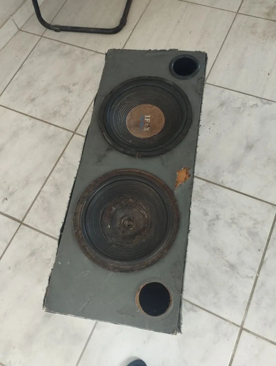Caixa de som automotivo 