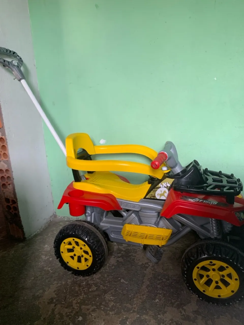 Mini Quadriciclo Infantil com Empurrador