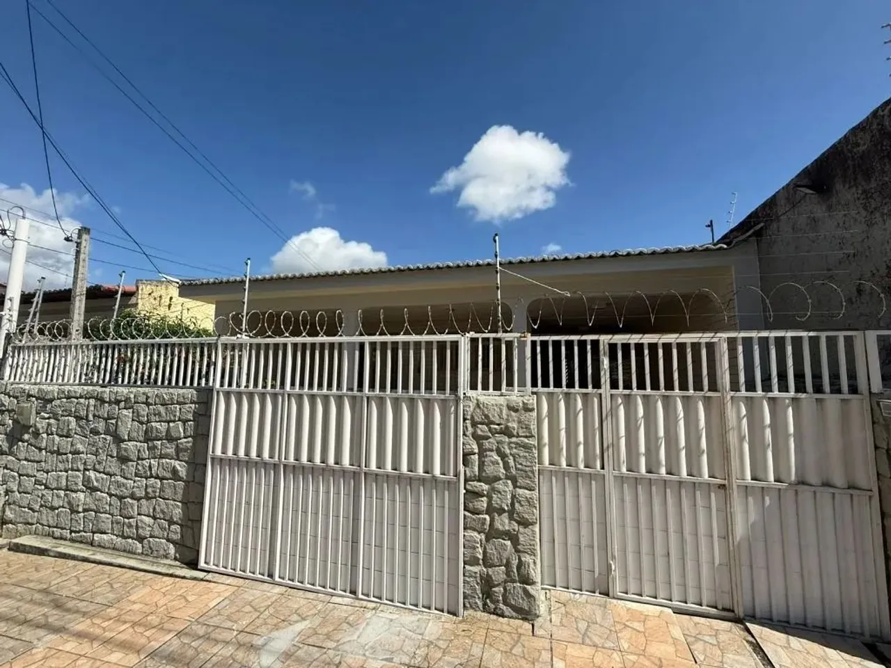 Casa com 4 dormitórios sendo 1 suíte à venda, 123 m² por R$ 399.000 - Barro Vermelho - Nat