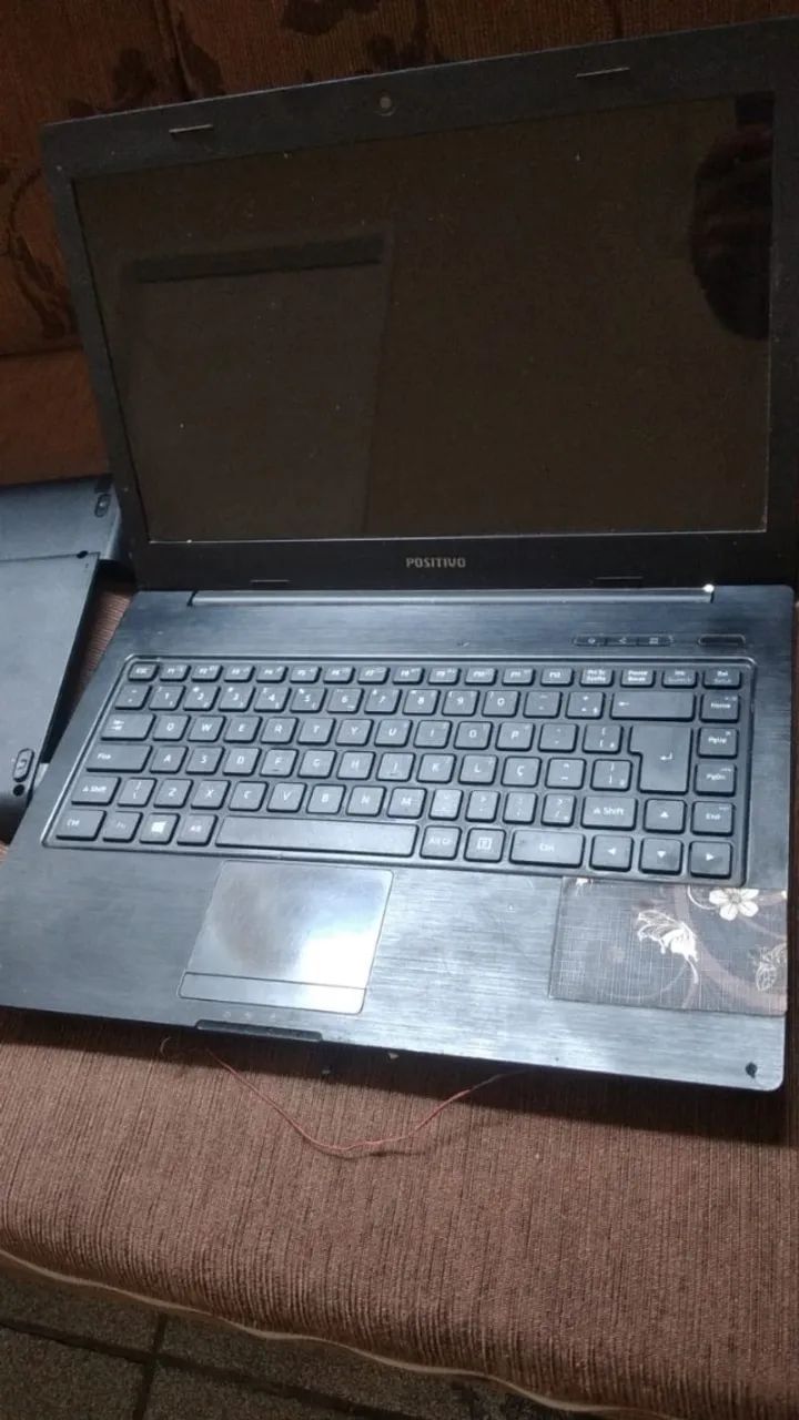 carcaça completa com a tela do notebook positivo modelo s2065 usado