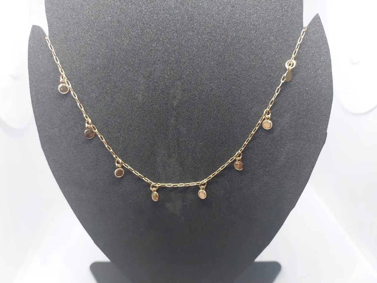 Colar choker banhado a ouro com pingentes redondos - Foto 5