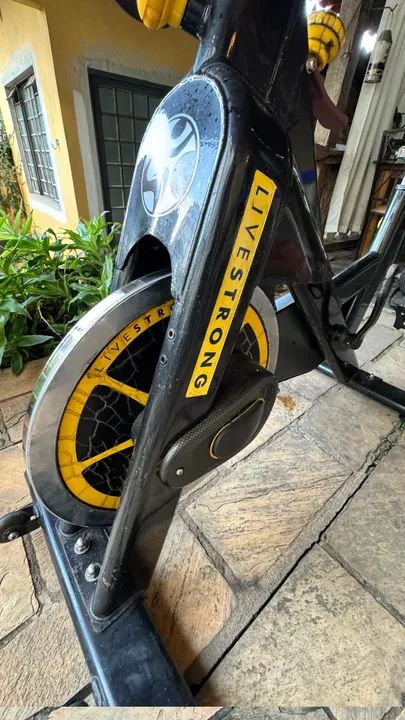 Bicicleta Spinning profissional Matrix Livestrong usada - Foto 2