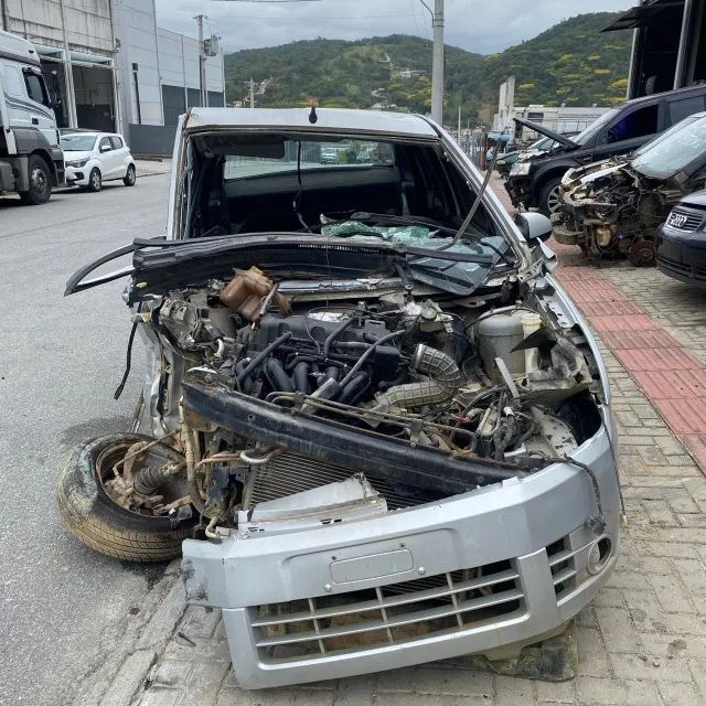 Sucata de Ford Fiesta Sedan completo com ar e dir. - Foto 4