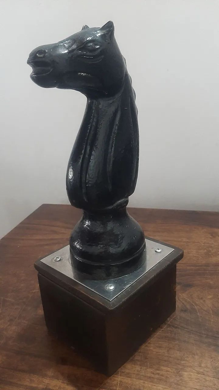 Escultura de Cavalo Decorativa - Foto 2
