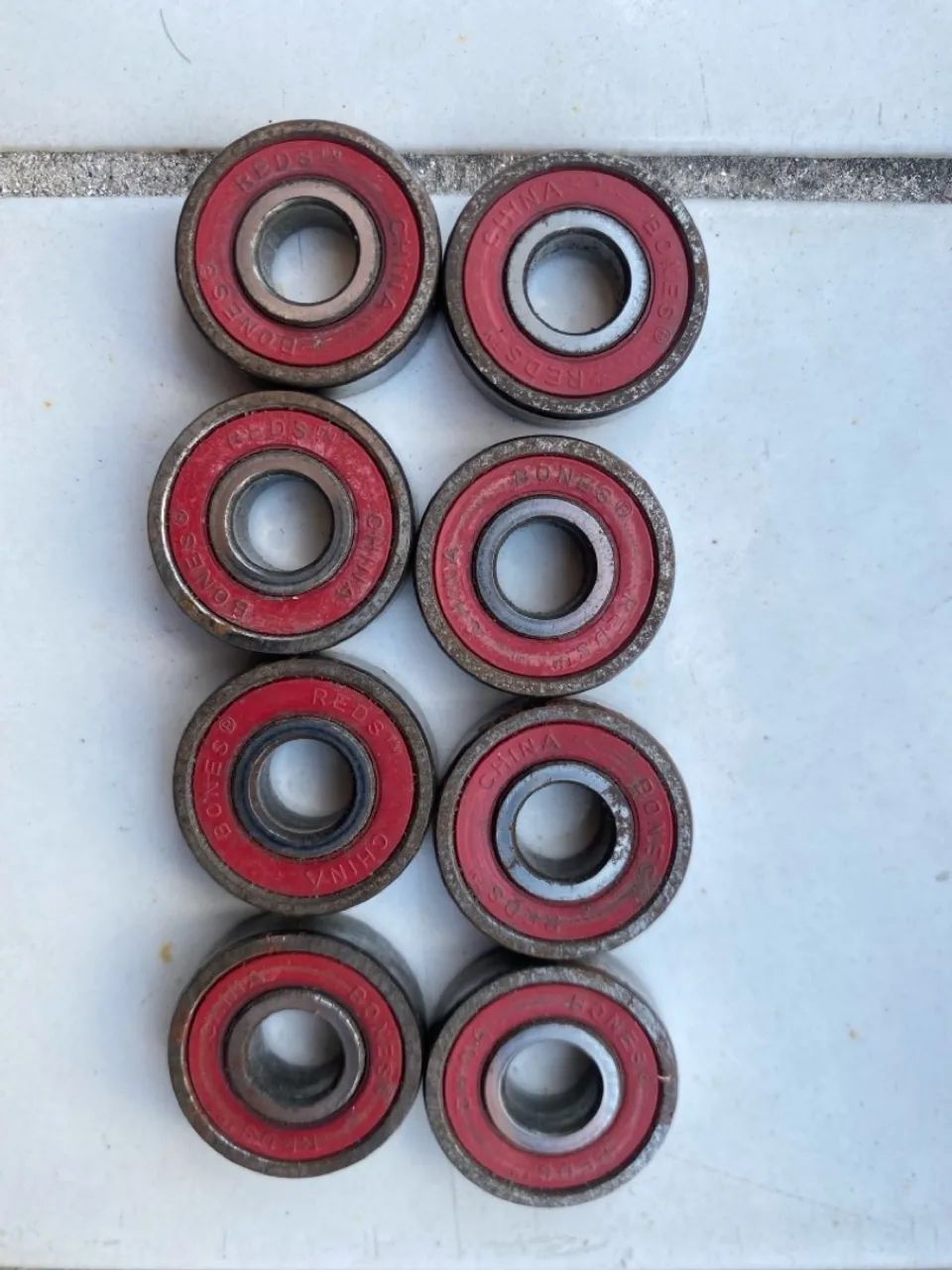 Rodas de Skate importada mini logo 55 e rolamento redbones - Foto 2