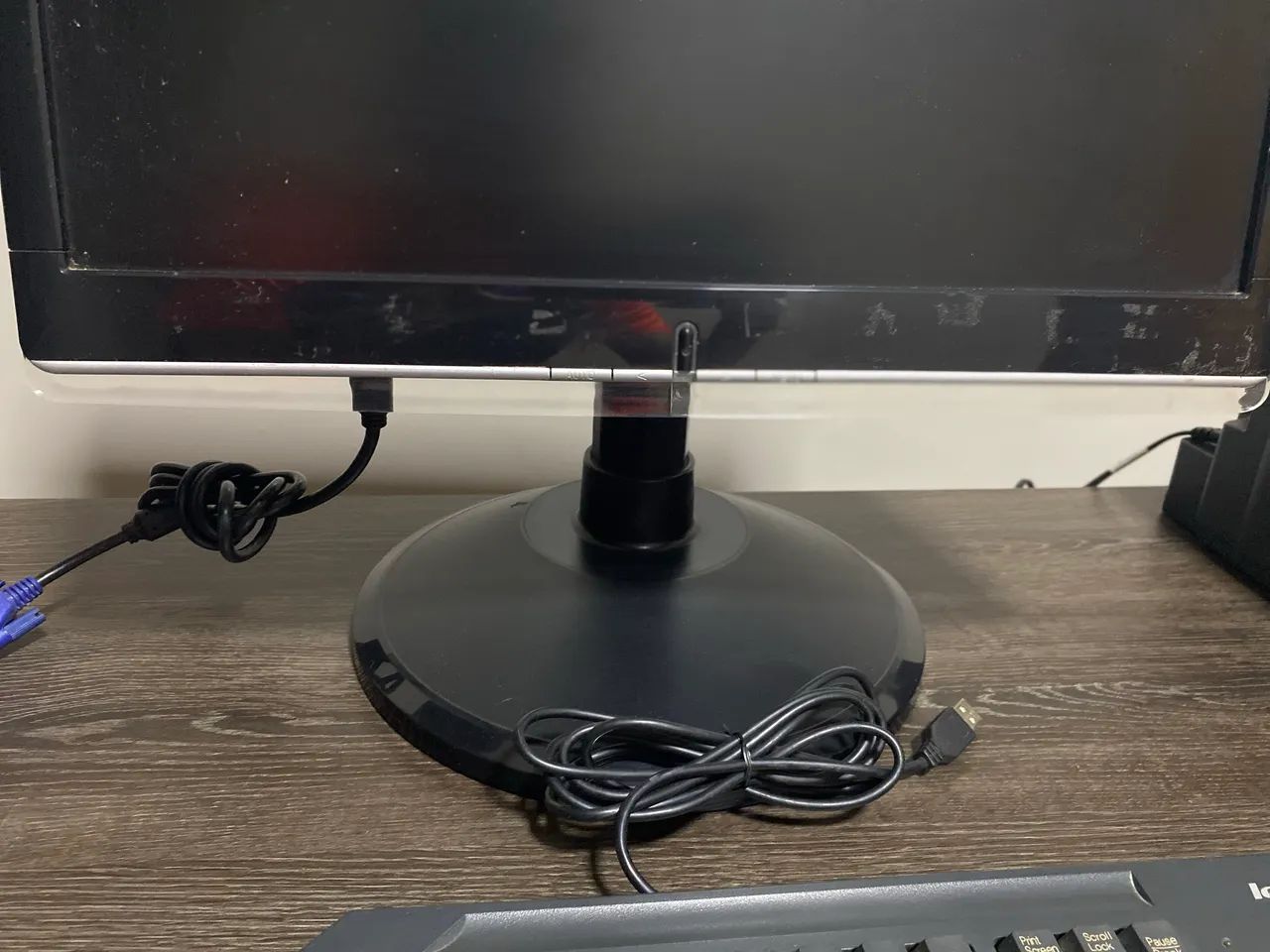 Monitor and keyboard64318047236226121