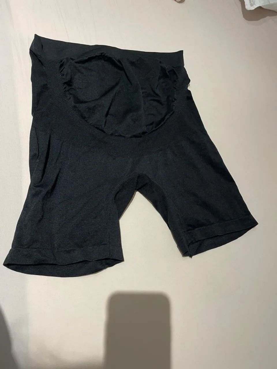 Bermuda gestante sem costura da loja A Gestante - G preto