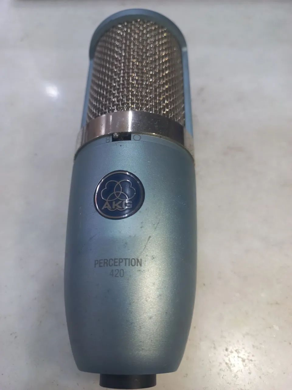 Microfone AKG perception 420 condensador para gravações  - Foto 2