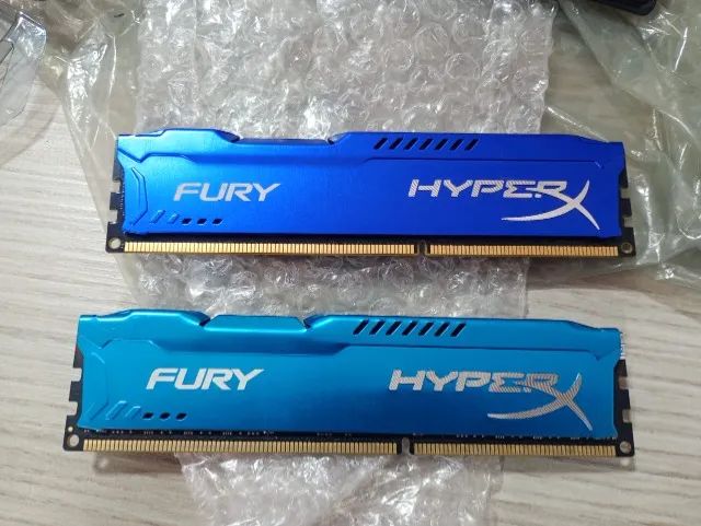 2 pentes de Memoria Gamer 4gb Ddr3 1600 Mhz Kingston Hyperx Fury