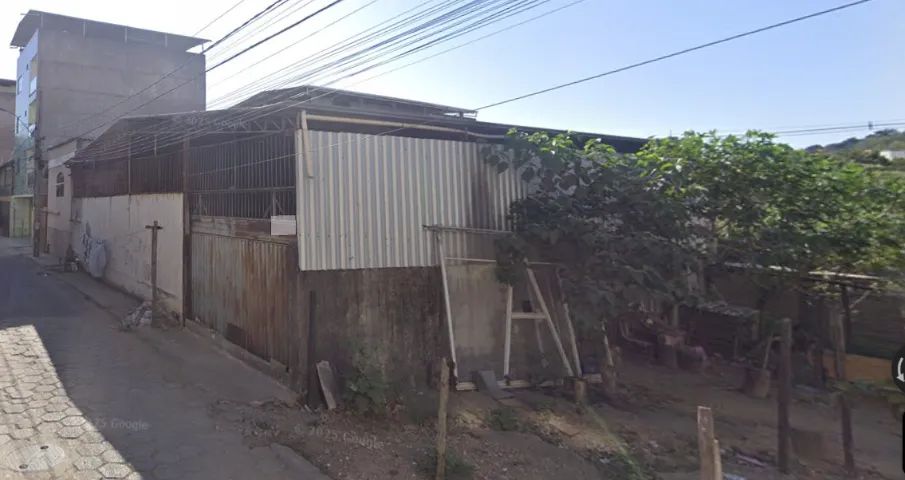Lote com galpão