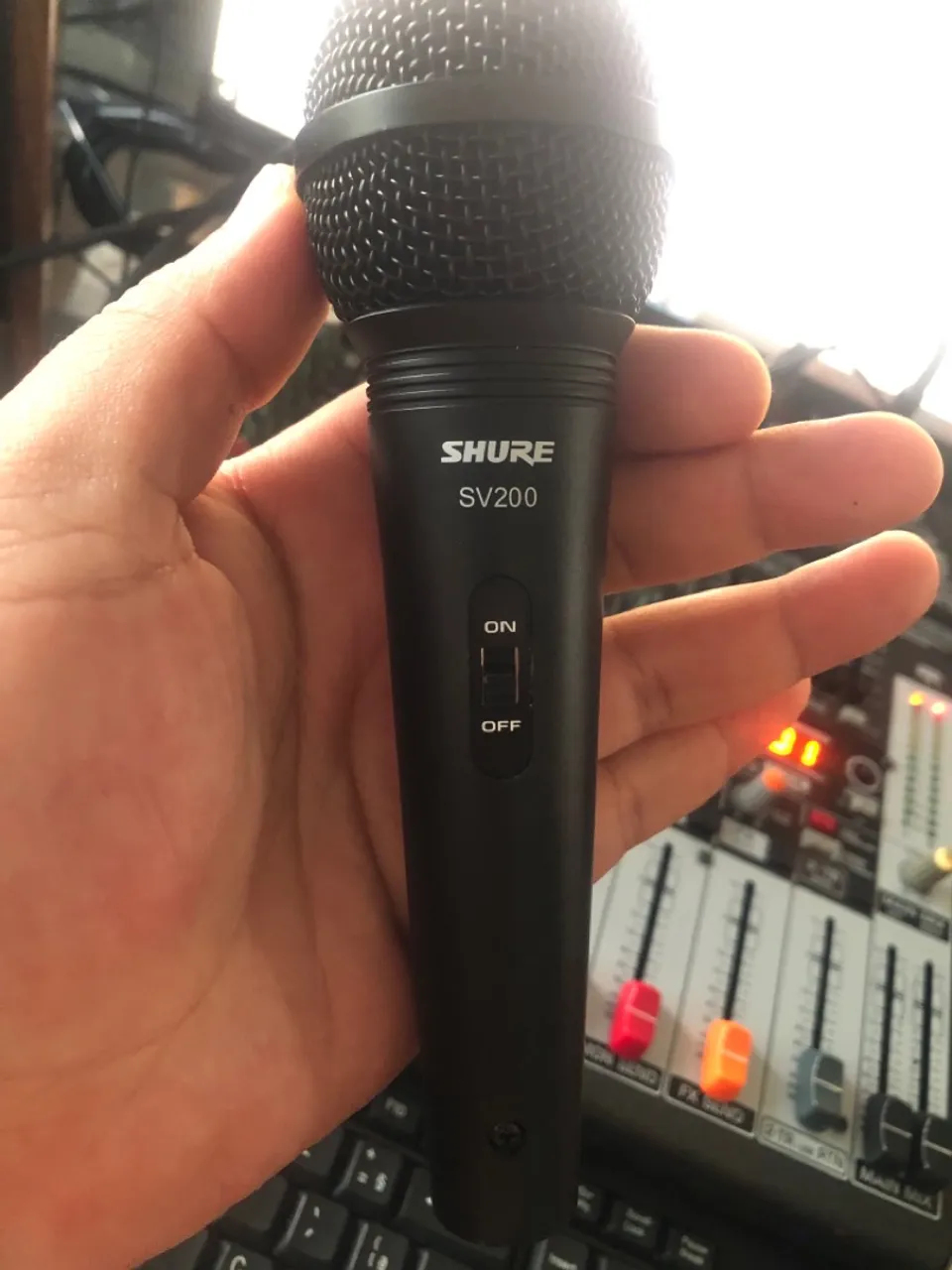 Microfone Shure SV200 - Qualidade Profissional
