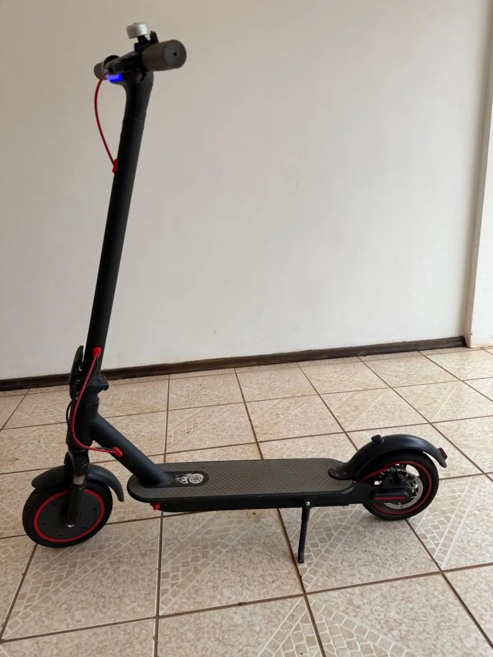 Patinete Elétrico SMART WHEEL - 2 Meses de Uso - C/ SUSPENSÃO E FREIO A DISCO! - Foto 2