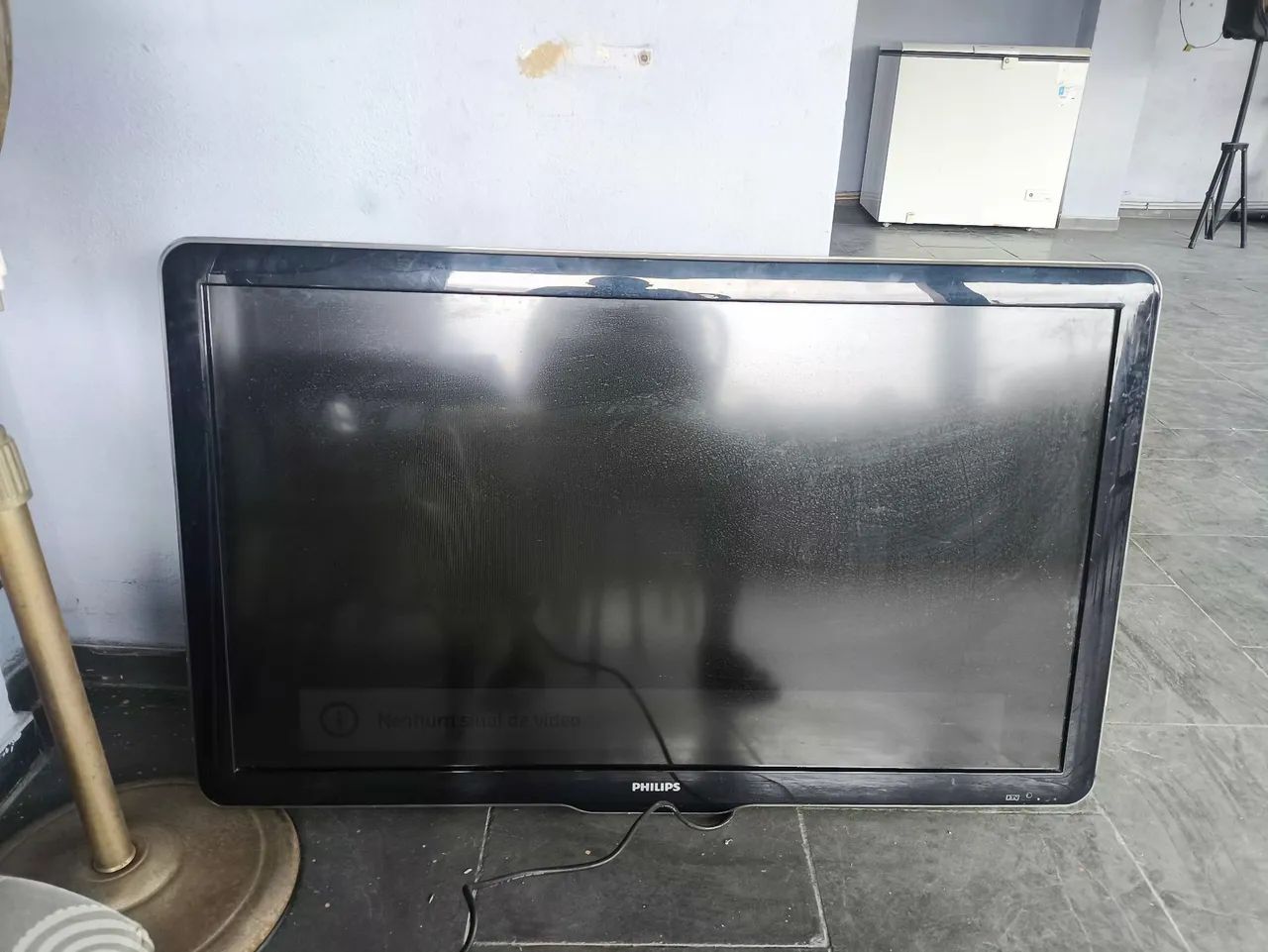 Vendo tv LCD Philips 47 polegadas ( tá sem som, ler o anúncio)  - Foto 3