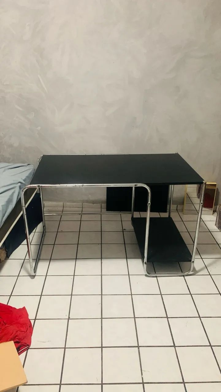 Mesa de computador resistente 