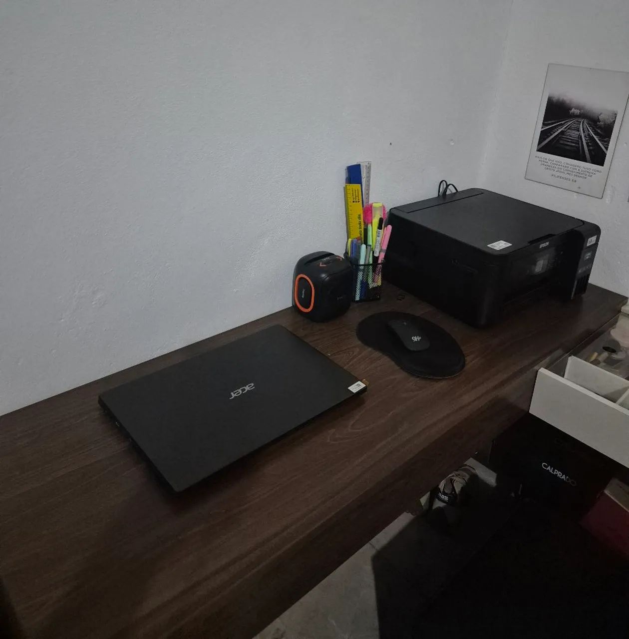 Escrivaninha Canto c/ Mesa Penteadeira Nova
