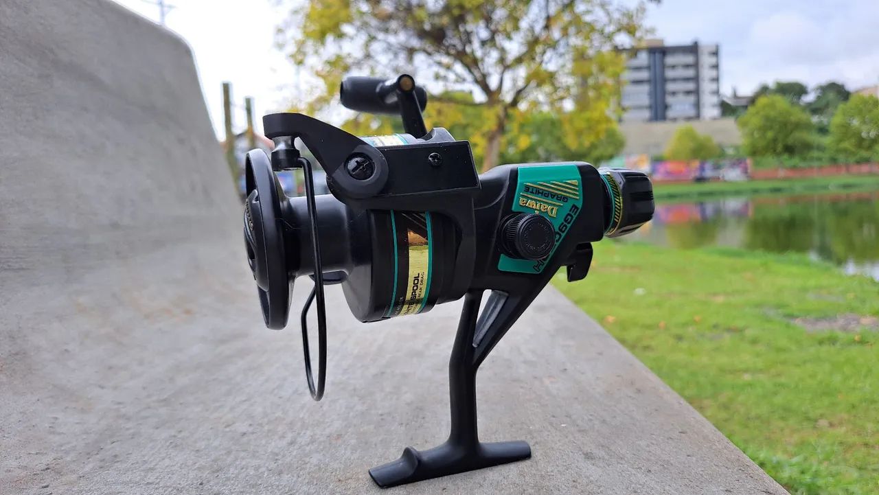 Molinete Daiwa Graphite EG090H - Nunca usado - Foto 2