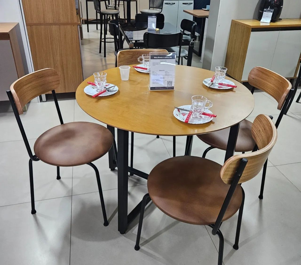 Mesa de jantar Renata 
