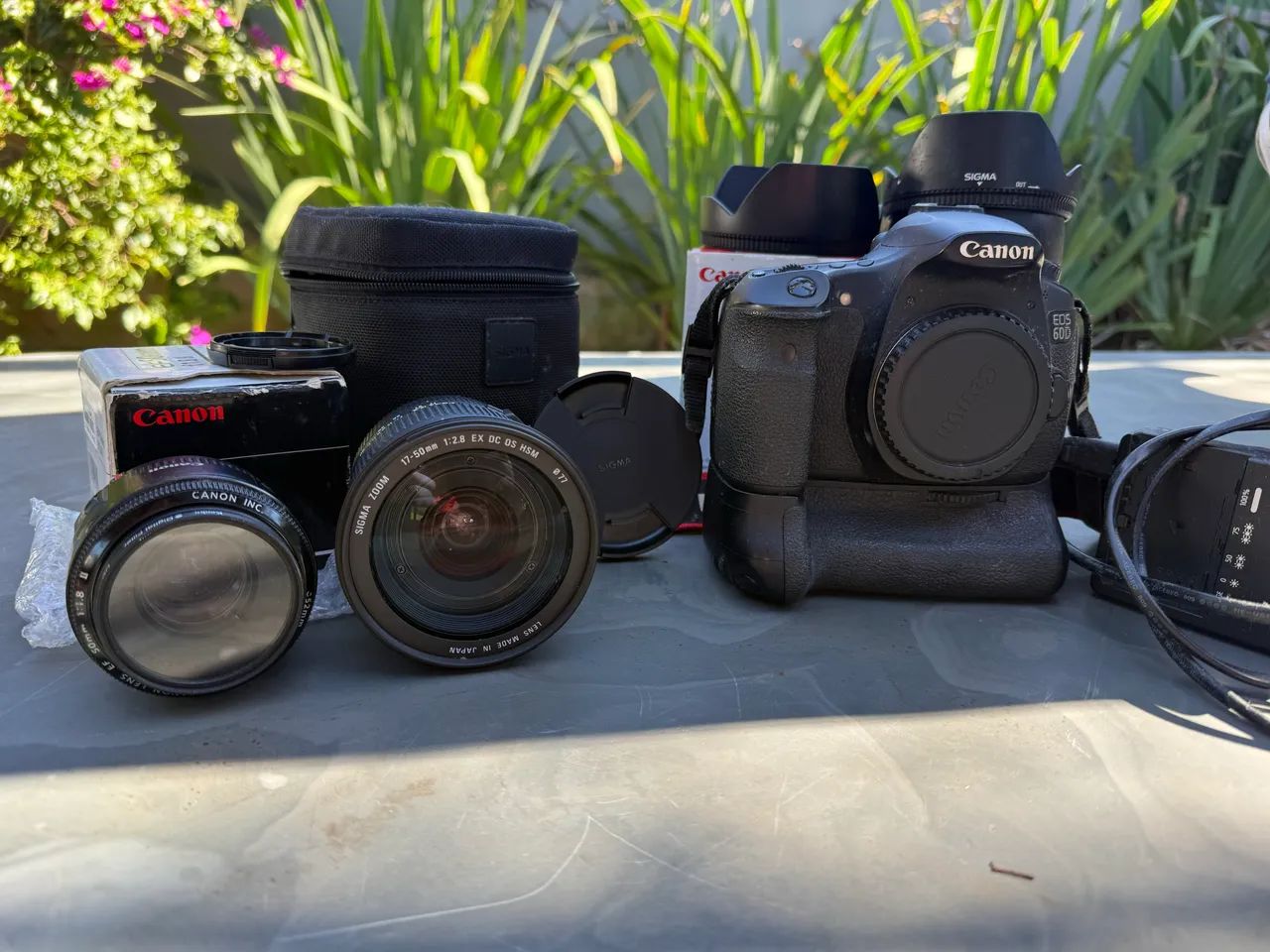 Cânon EOS 60D com duas lentes de acessórios  - Foto 3
