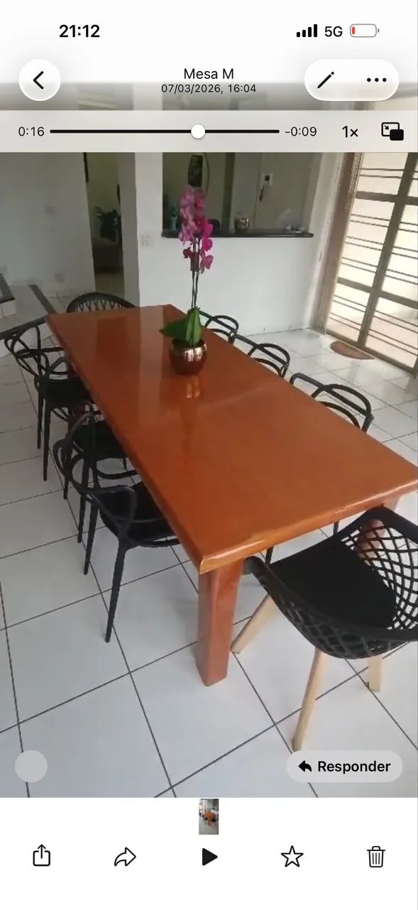 Mesa em madeiras com 8 cadeiras muito conservadas - Foto 2