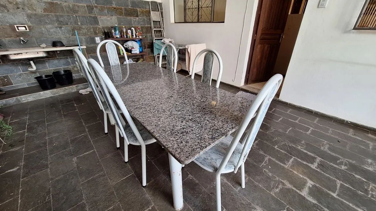 Mesa com 6 cadeiras 