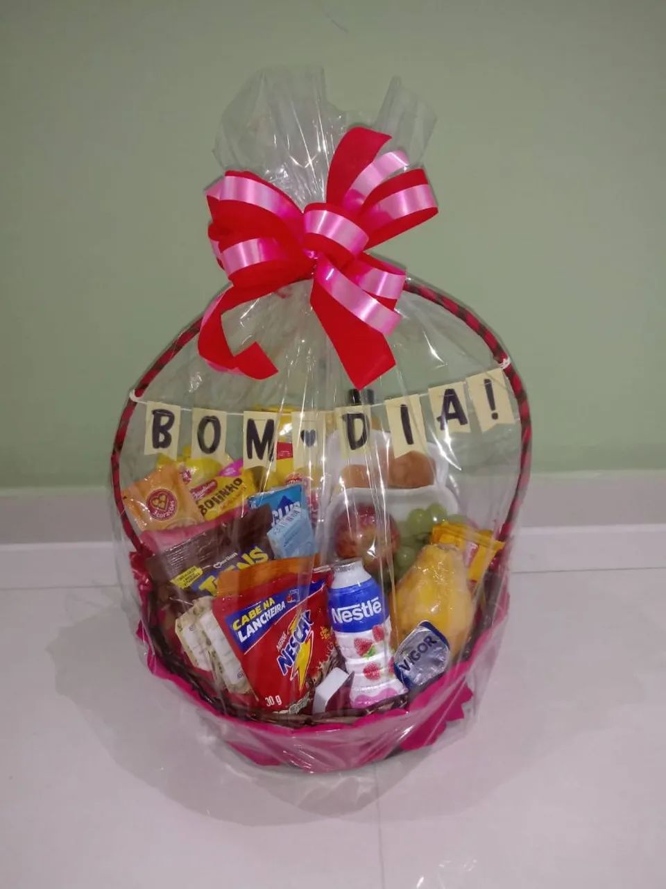 Cesta de Café da manhã e presente 