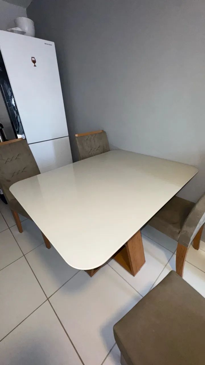 Mesa de jantar tampo de vidro 4 cadeiras 