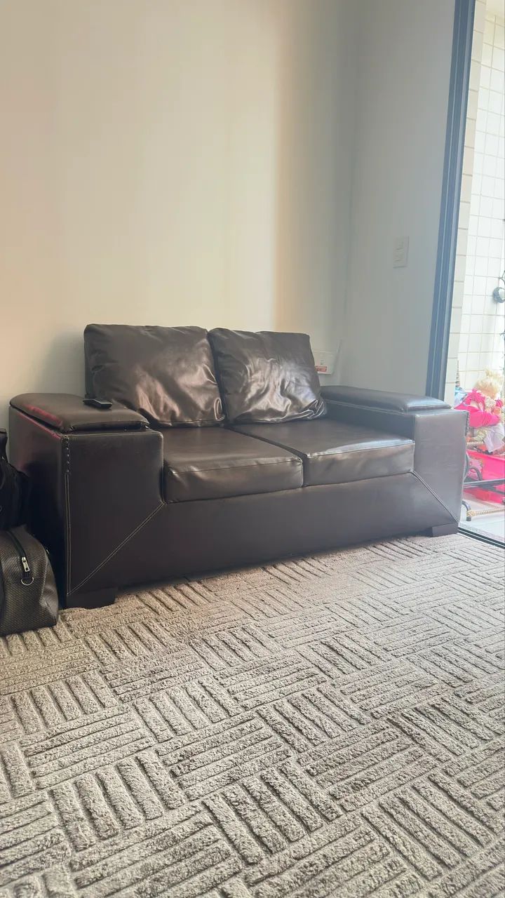 Lindo sofa couro marrom - Foto 4
