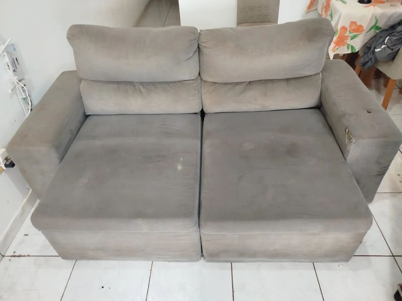 Sofá 2 lugares restratil com marcas de uso ((ENTREGO GRATIS)) - Foto 2