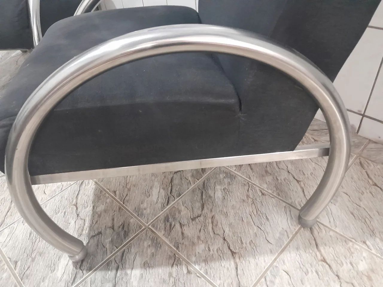 Poltronas com estrutura em inox - Foto 2